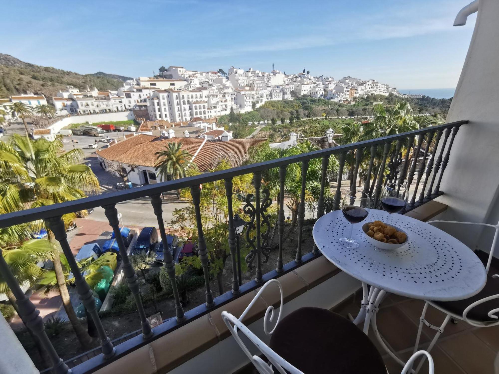 Apartamento en urbanización el Mirador de Frigiliana en el centro del pueblo con las mejores vistas Exterior foto